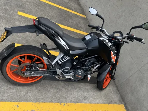 KTM DUKE  200  CLÁSICA