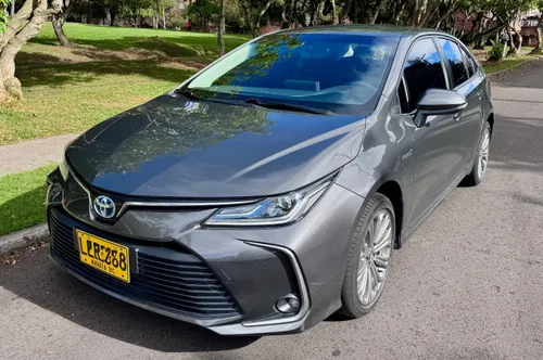 Toyota Corolla 2023 xEi Hibrido y en excelente estado.