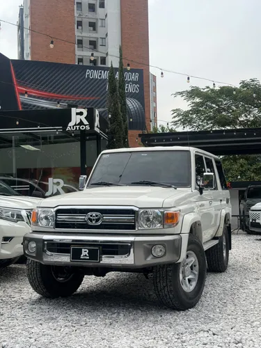 TOYOTA LAND CRUISER 76 2014  4.0 GASOLINA