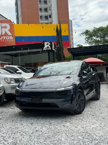 TESLA MODEL Y 2026