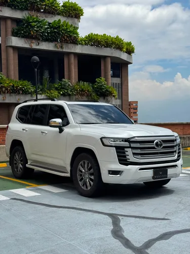 TOYOTA LAND CRUISER lc300 ZX 2023