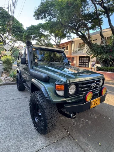 Toyota Macho 1993