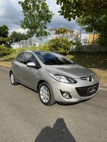 Mazda 2 Automático 2012 Hatchback