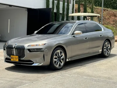 BMW 740i Híbrido 2023