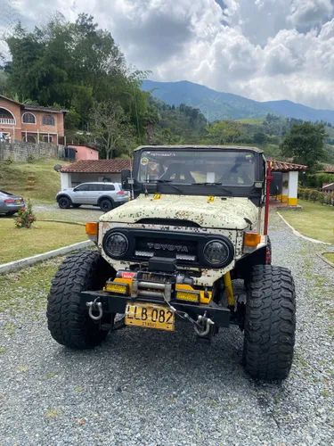 TOYOTA FJ modelo 77