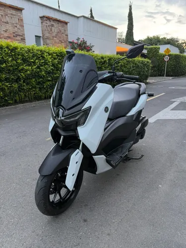 Yamaha Nmax 2027 con accesorios