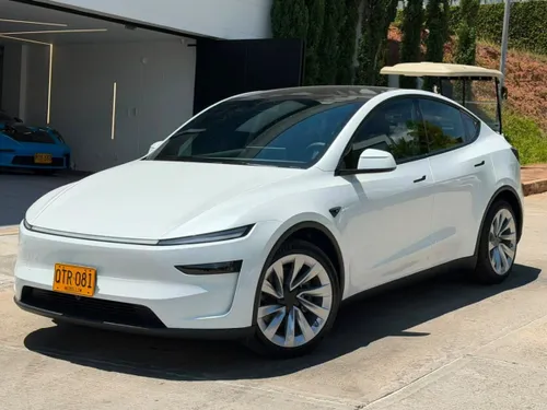 Tesla model Y 2026