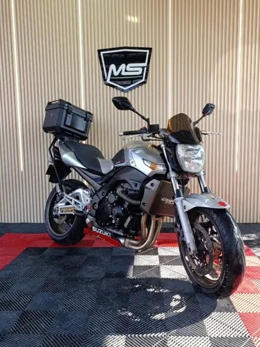 SUZUKI GSR 600