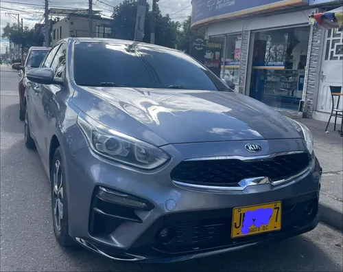 kia cerato vivro 2021 papeles al dia unico dueno