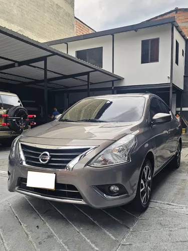 Nissan Versa  Advance