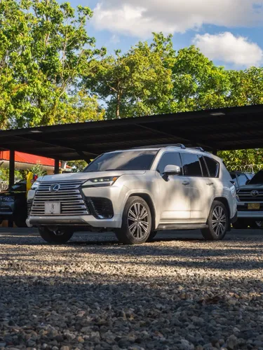 Lexus LX 700h