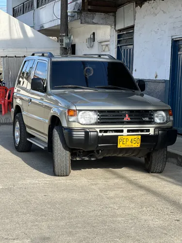 MONTERO MITSUBISHI 3.0 MODELO 2000