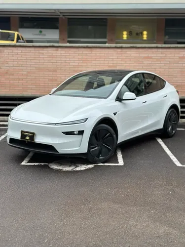 Tesla Model Y 2026
