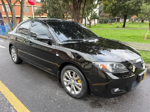 Mazda 3 Sedán 1.6 Mecánico 2013  Negro  Excelente presentación - 133.000km