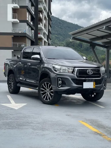 TOYOTA HILUX SRV