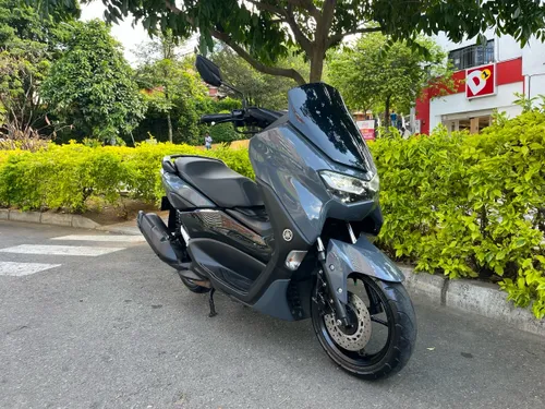 YAMAHA NMAX 2023 CONNECTED GRIS NARDO Con 32.600 Km