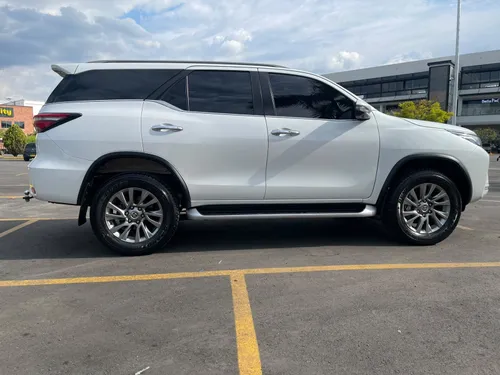 Toyota Fortuner 2023- SRV 4x2