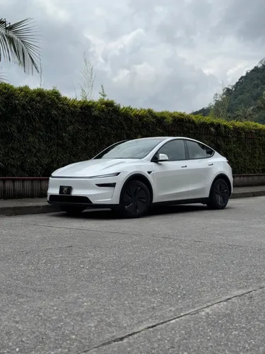 Tesla Model Y 2026