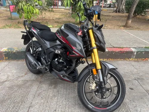 HONDA CB190R 2.0  MODELO 2026  ÚNICO DUEO  5.400 KM