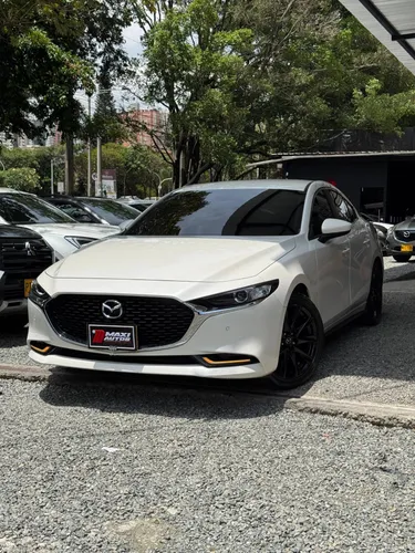MAZDA 3 TOURING HIBRIDO 2023 AUTOMATICO 2.0L BLANCO 34.900KMS