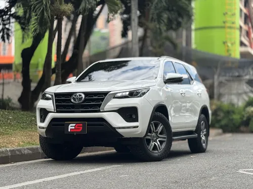 TOYOTA FORTUNER SR 2023