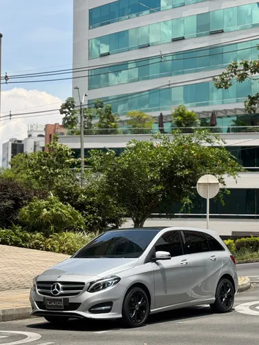 Mercedes Benz B 180 BlueEfficiency 1.6cc