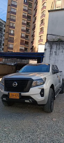 Nissan Frontier 2023. Excelente estado