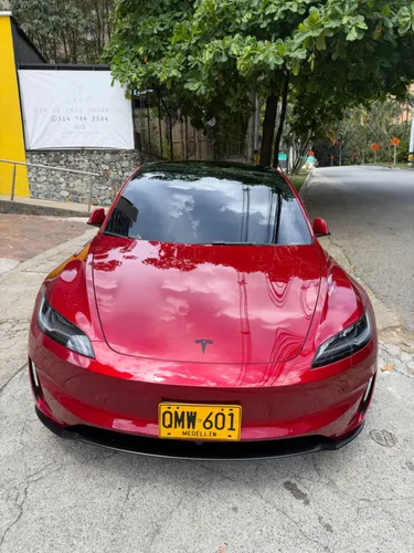 Tesla Model 3 PERFORMANCE rojo ultra