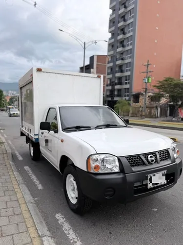 Nissan Frontier Furgón - 2012