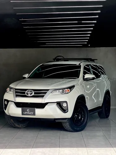 Toyota Fortuner street