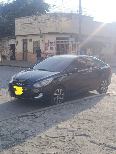 HYUNDAI I25 1.6 Modelo 2014 - 6 velocidades