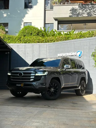 Toyota LC300 Land Cruiser 300 VX