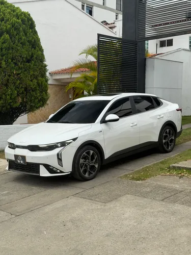 Kia K3 sedan Gt line 2025