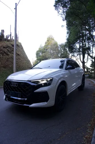 Audi RSQ8 Performance