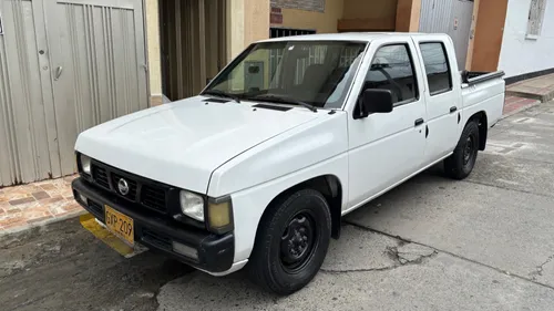 NISSAN D21 MODELO 2008 DOBLE CABINA