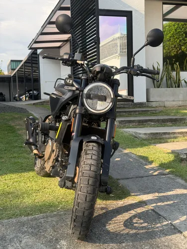 Husqvarna Svartpilen 401