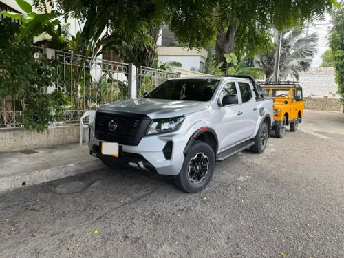 Vendo Nissan frontier 4x2 sabanera Gasolina