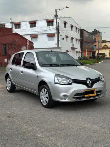 VENDO RENAULT CLIO STYLE 2016 CON 30 mil KMS