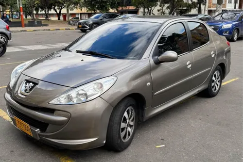 Peugeot 207 Compact sedán 2011