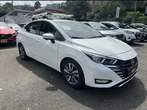 Nissan Versa Exclusive 2025