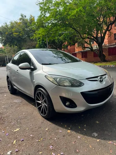 Mazda 2 2012