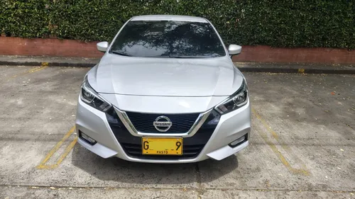 Nissan Versa 2023 versión Advance motor 1.6 a gasolina y transmisión mecánica.