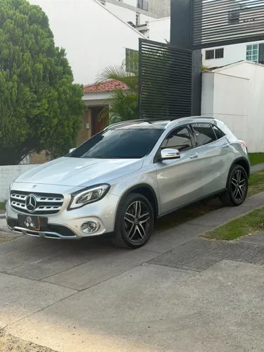 Mercedes benz GLA 200 2020