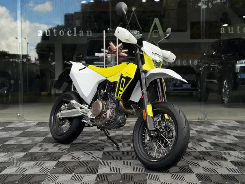 Husqvarna 701 Supermoto 2026  375 km  Amarillo  Blanco