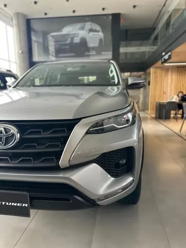 Toyota Fortuner SR