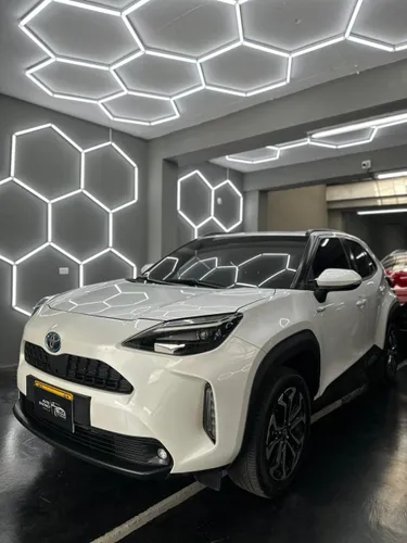 TOYOTA YARIS CROSS XS HYBRID