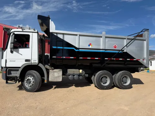 Volqueta o Doble Troque Mercedes-Benz Actros 3332 98mil kilómetros