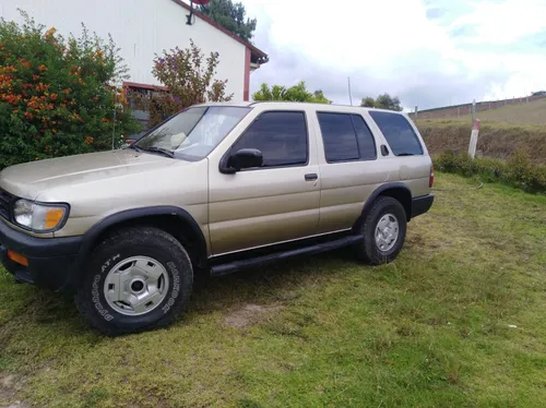 Nissan Pathfinder modelo 99