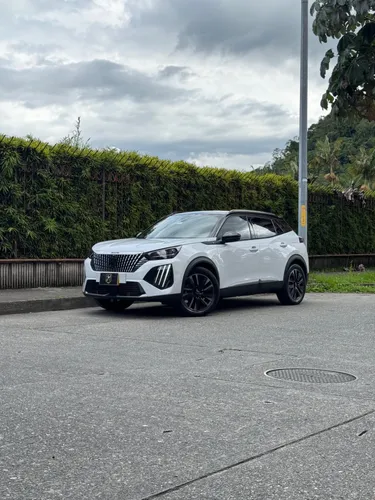Peugeot 2008 GT line eléctrica 2025