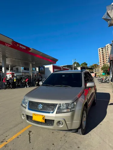 Suzuki grand vitara 2.0 4x2 2010